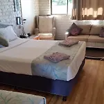 Holland Park Motel